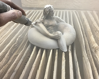 Sandblasting Artistic Ceramic Sculptures