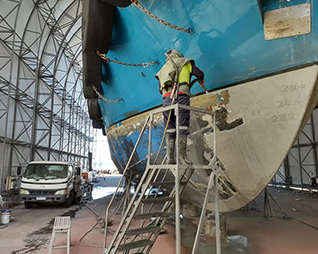 Sandblasting Large Boat Hulls in Kansas and MO